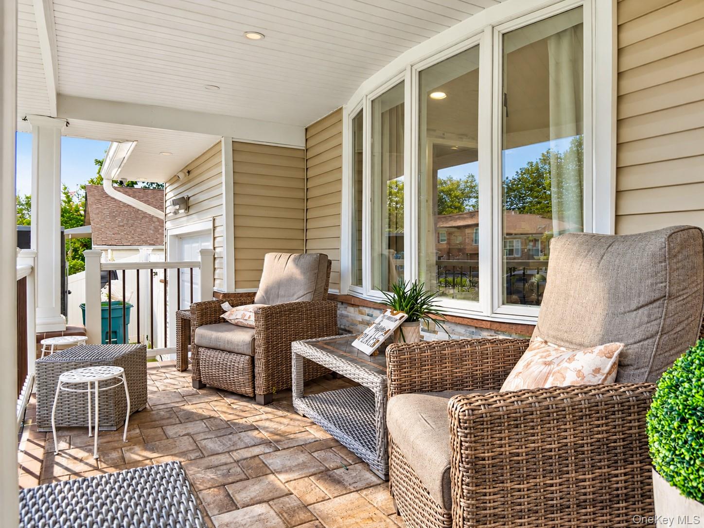 42 Blue Jay Drive — photo 3