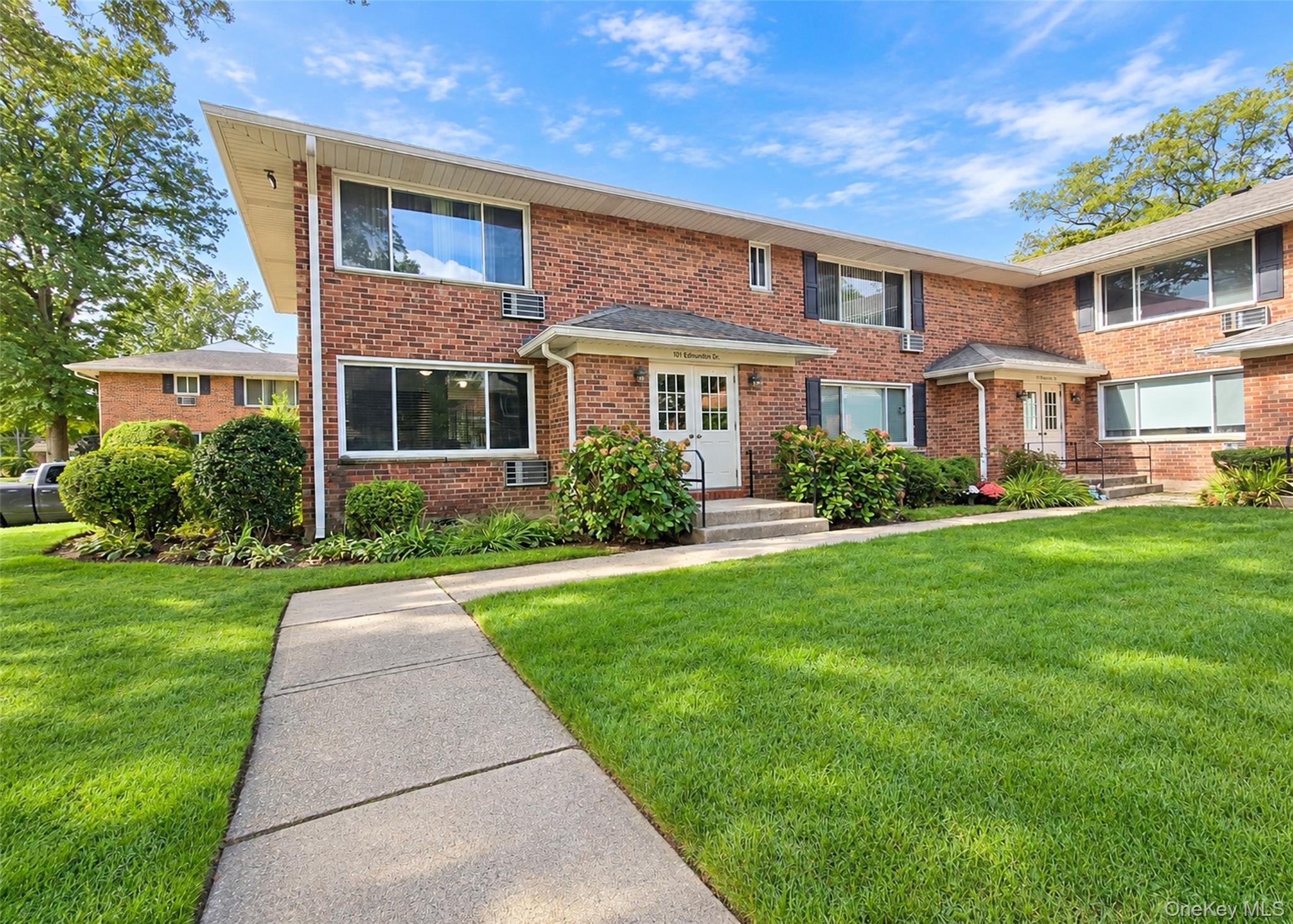 101 Edmunton Drive #G-1, North Babylon