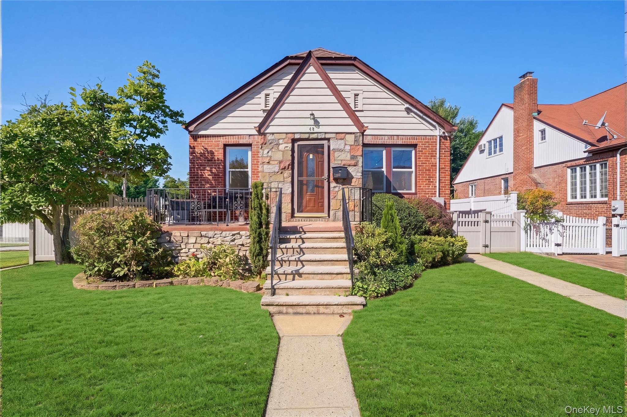 48 Central Boulevard, Merrick