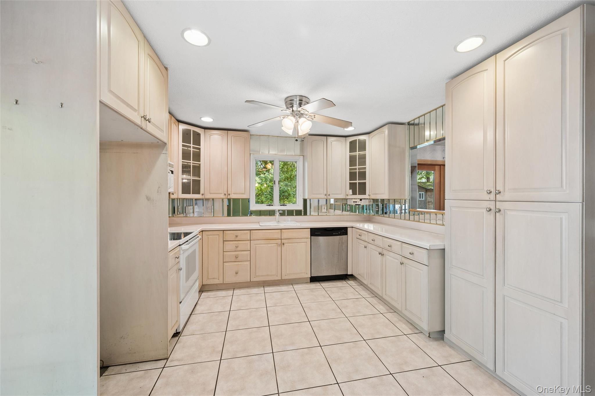 65 Morris Avenue — photo 12