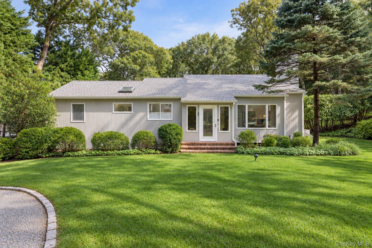 25 Old Squiretown Rd, Hampton Bays