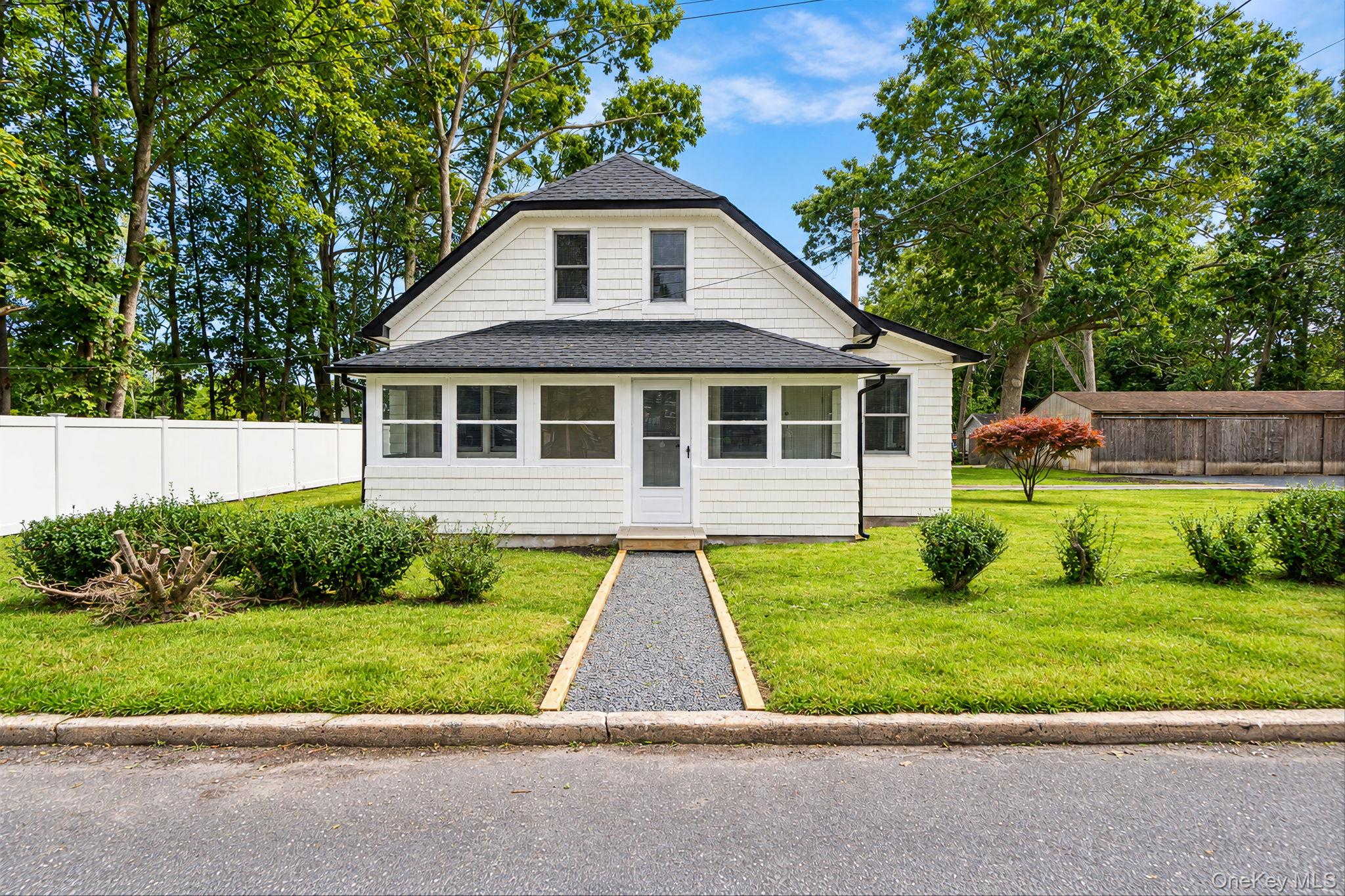 61 Bank Street, Center Moriches