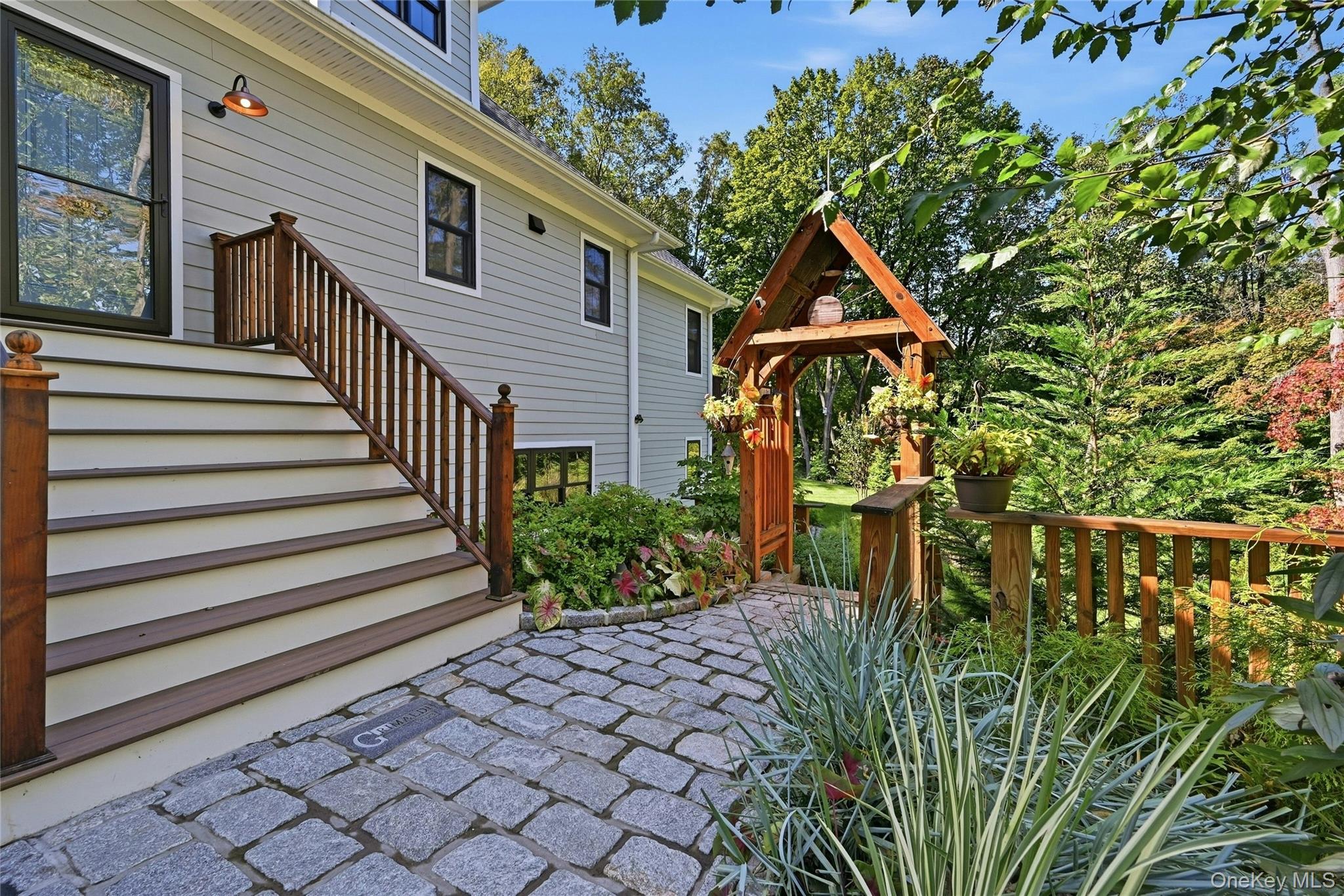 595 Moriches Road — photo 33