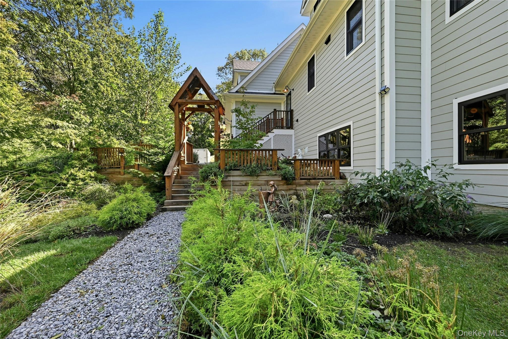595 Moriches Road — photo 33
