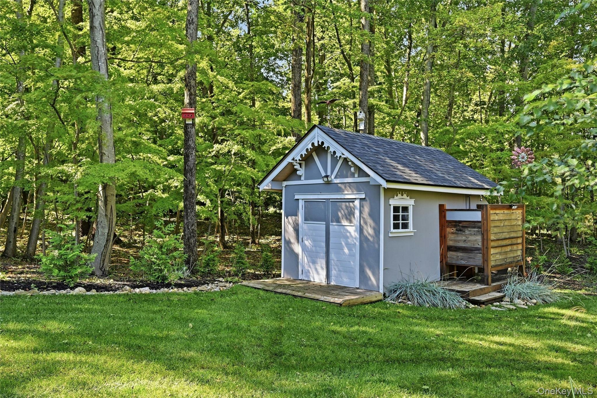 595 Moriches Road — photo 37