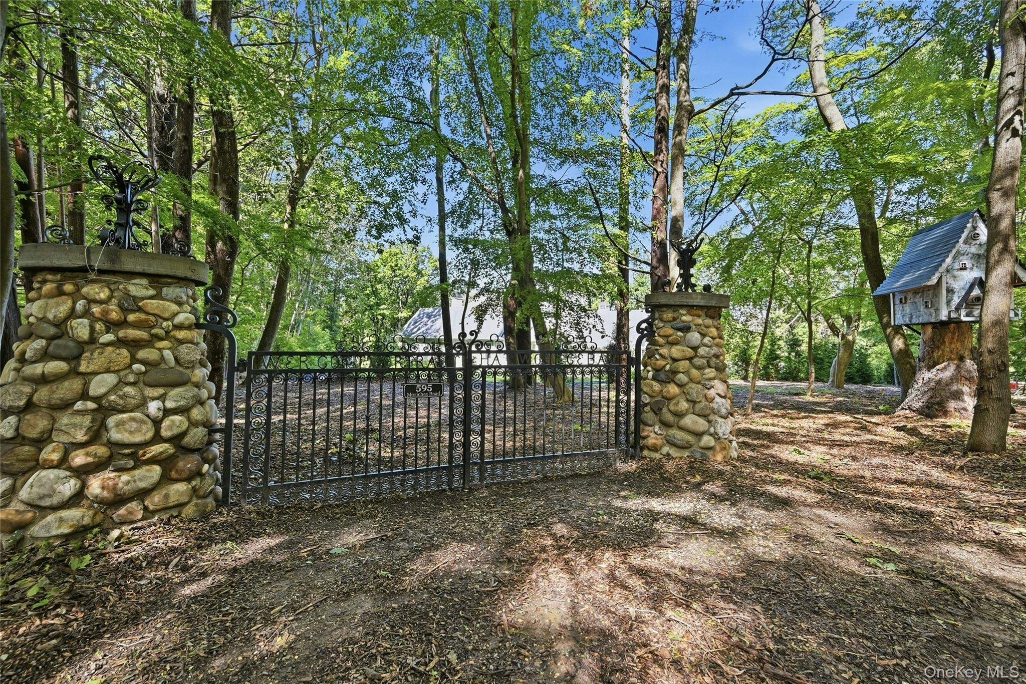 595 Moriches Road — photo 47