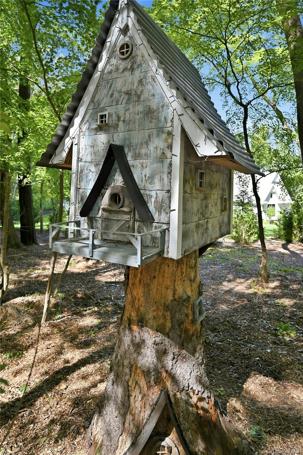 595 Moriches Road — photo 48