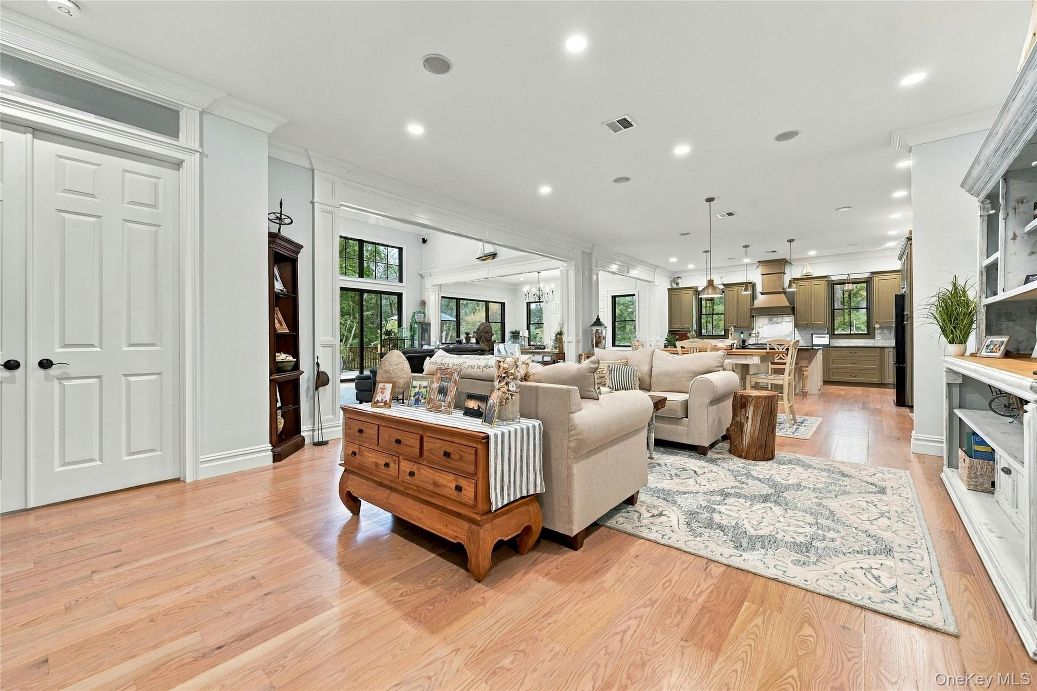 595 Moriches Road — photo 5