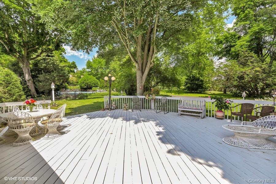 23 Hill House Lane — photo 17