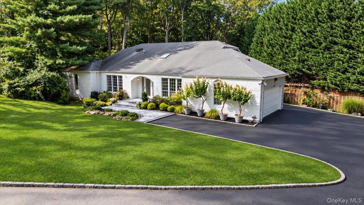 7 Faulkner Lane, Dix Hills
