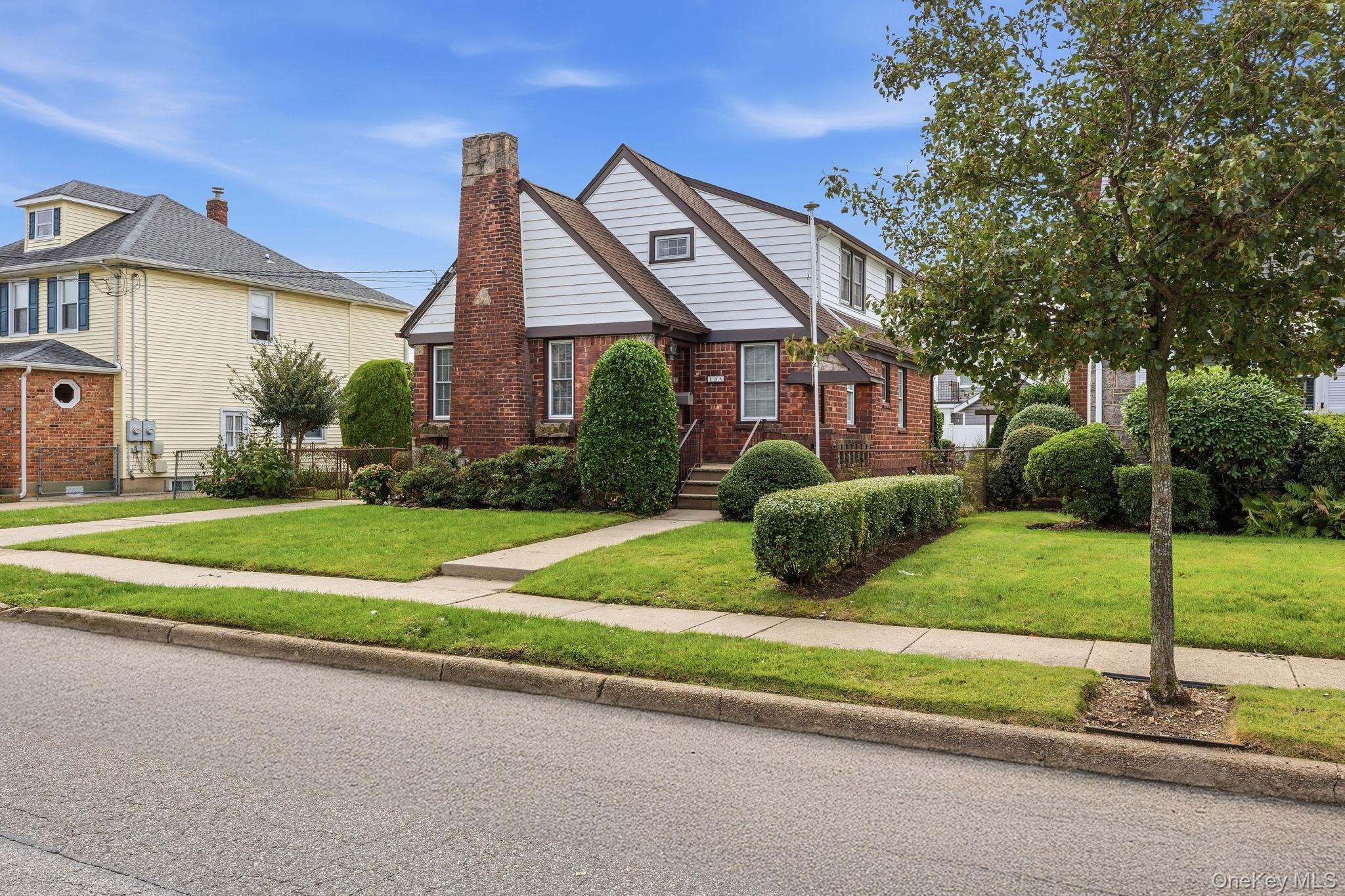 135 Fairfield Avenue, Mineola
