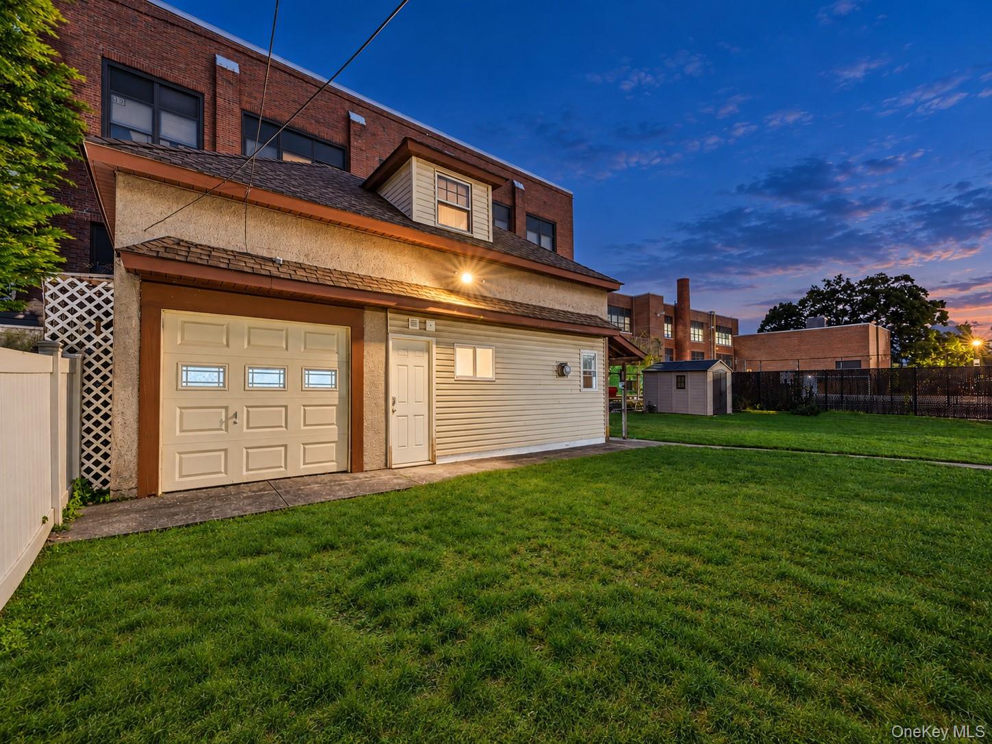 410 Midwood Avenue — photo 9