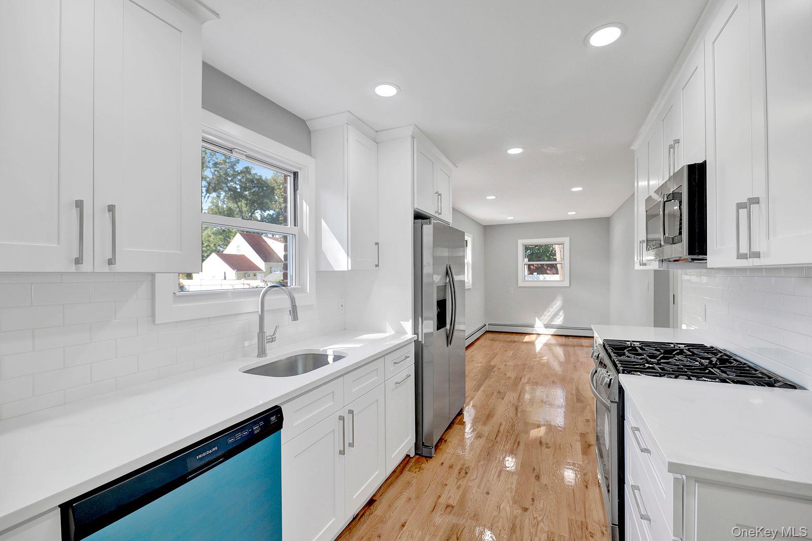 870 Southern Parkway — photo 3
