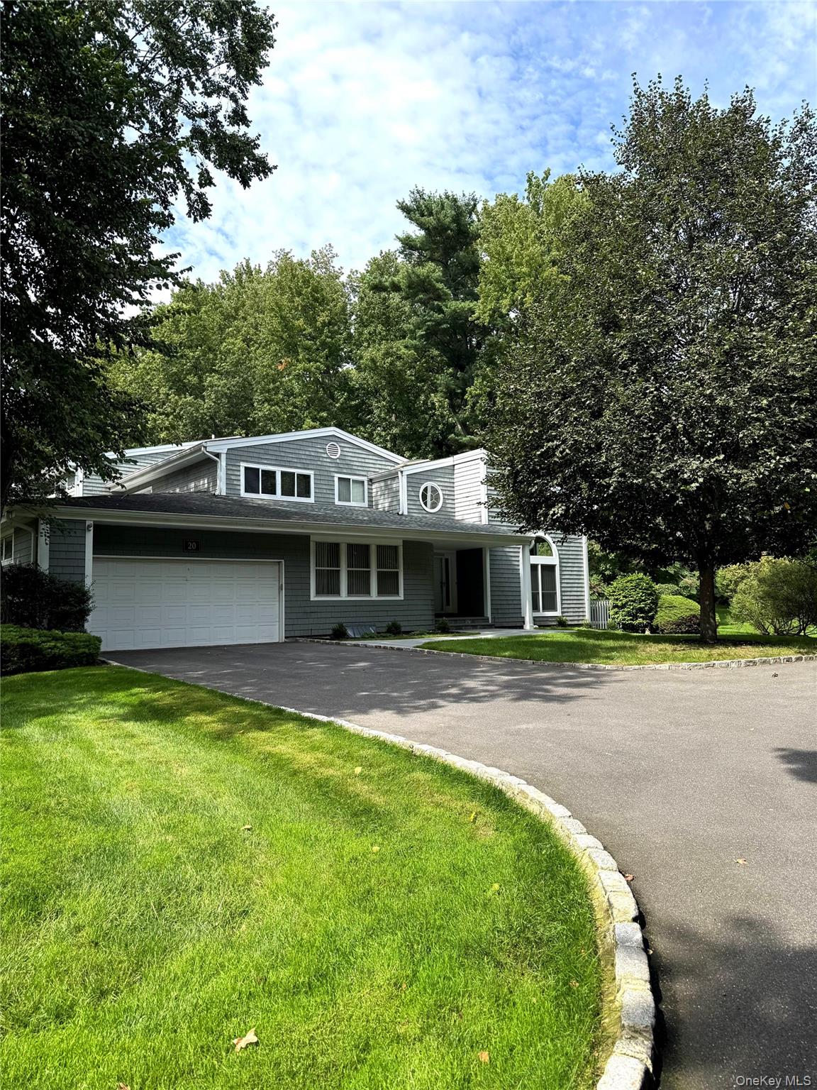 20 Tiffany Circle #20, Manhasset
