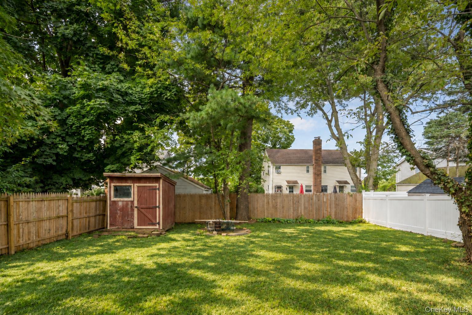 38 Middle Neck Road — photo 19