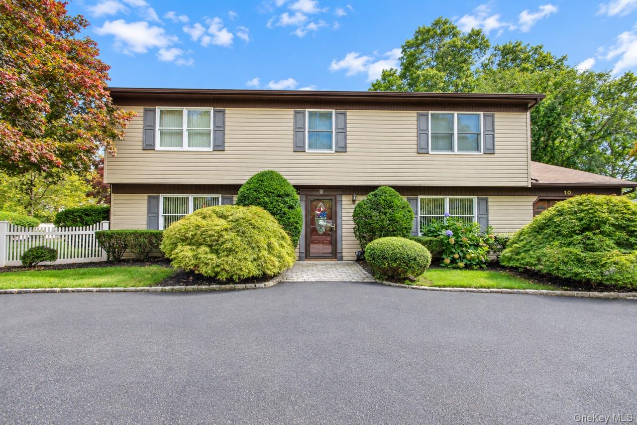10 Marblestone, South Setauket