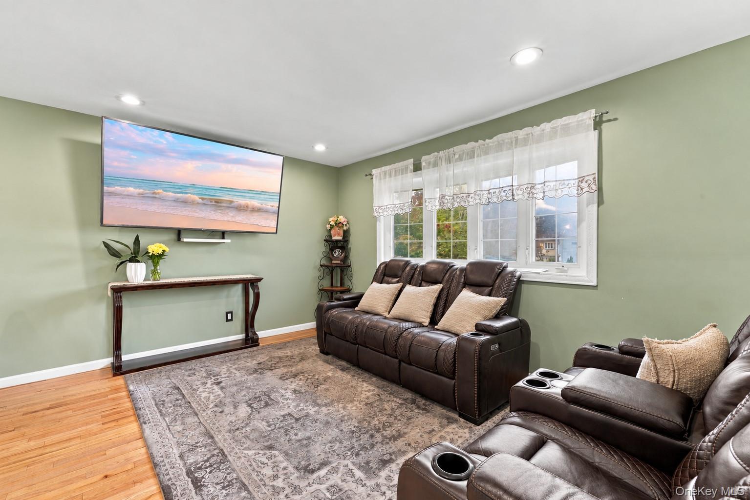 266 Riddle Street — photo 11