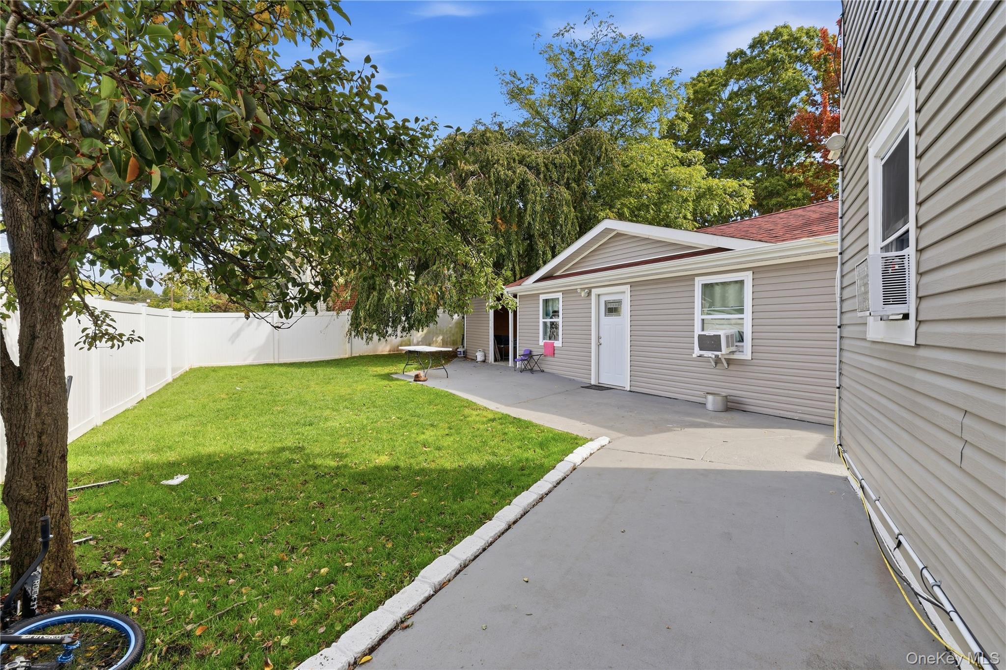 266 Riddle Street — photo 19