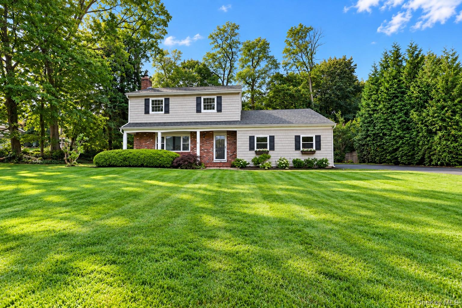 2 Salem Drive, Stony Brook