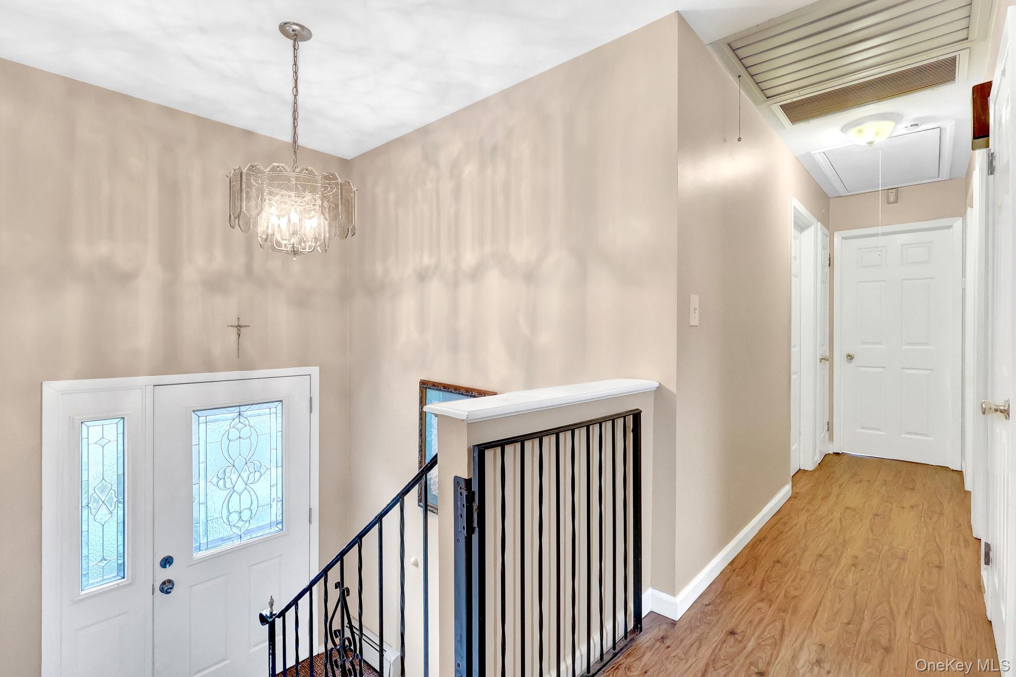 208 Raider Street — photo 3