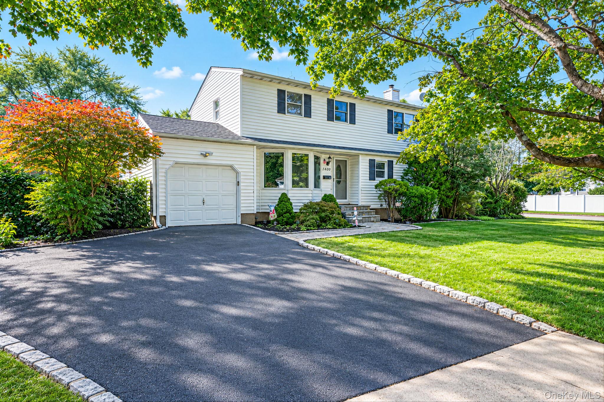 1400 Wave Avenue, Medford