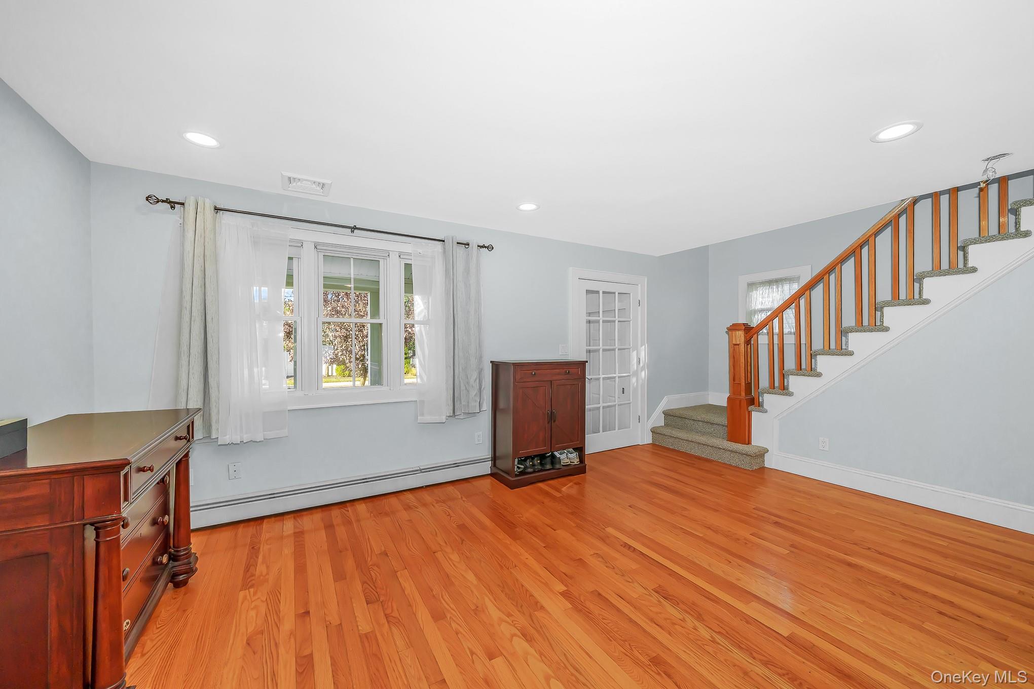 209 Claxton Avenue — photo 4
