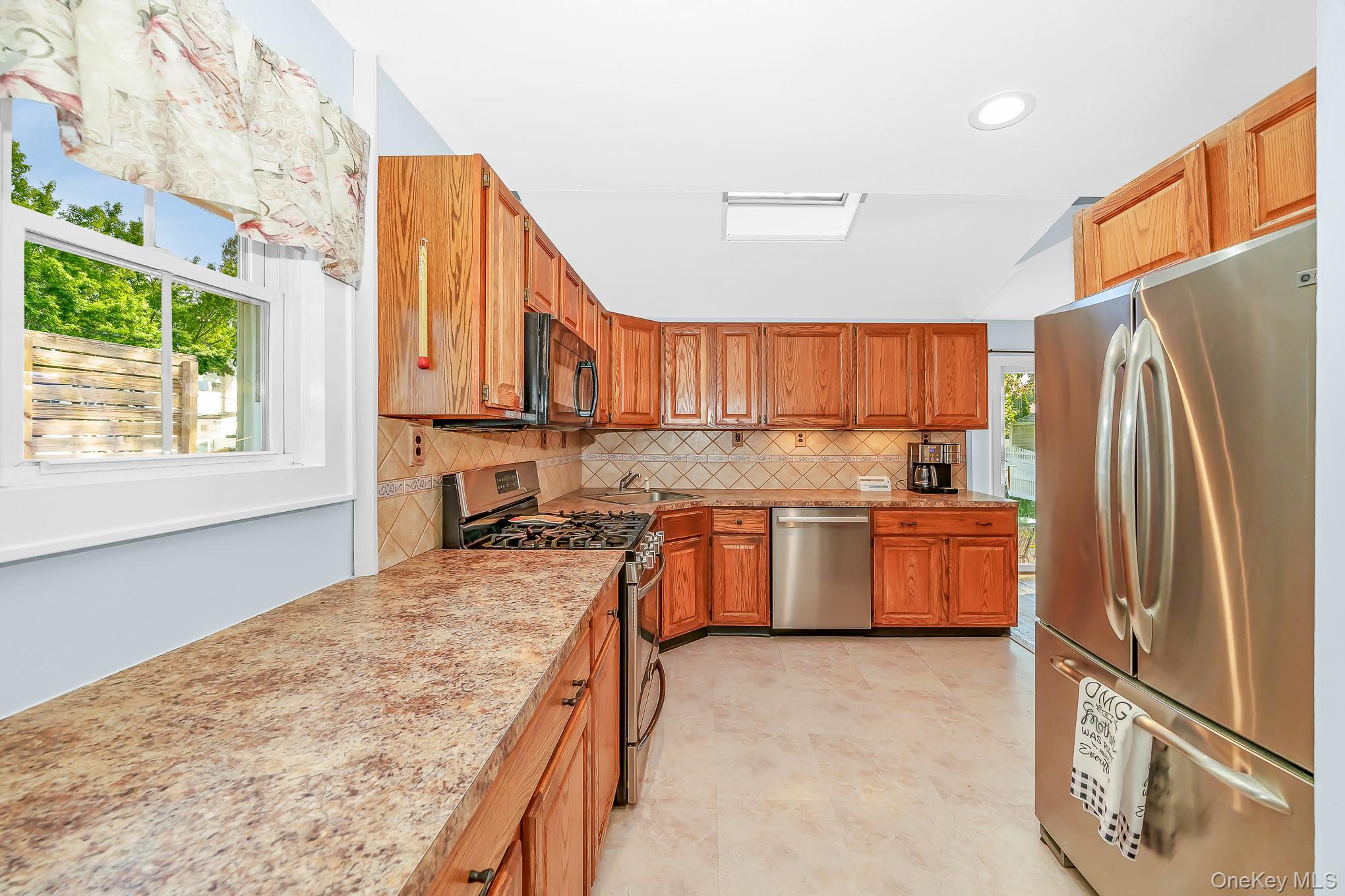 209 Claxton Avenue — photo 6