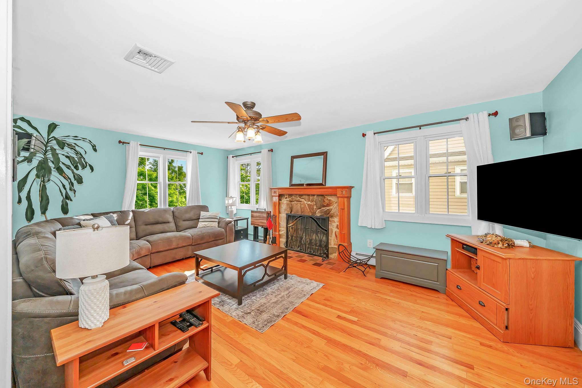 209 Claxton Avenue — photo 8