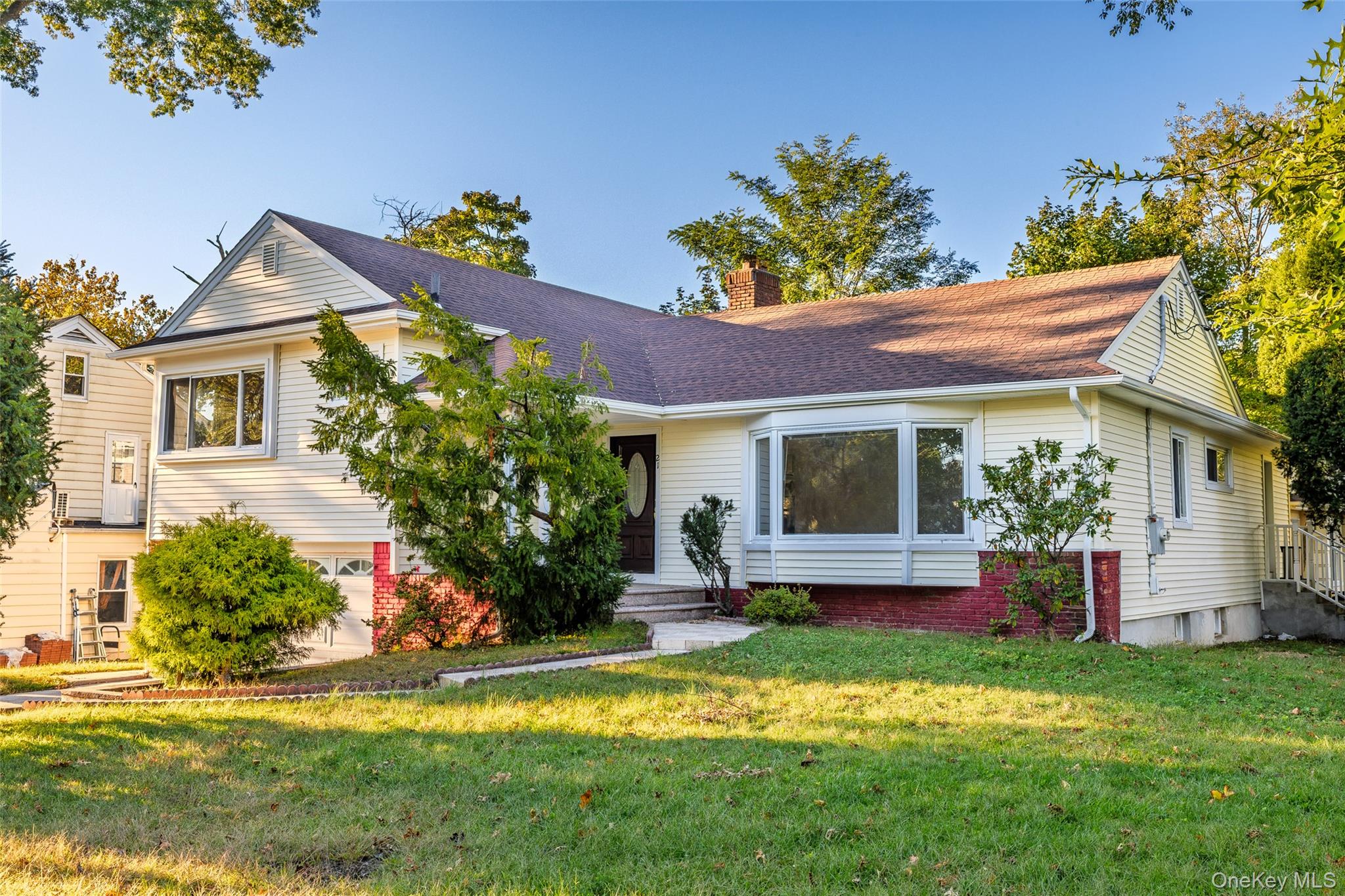 21 Oxford Boulevard, Great Neck