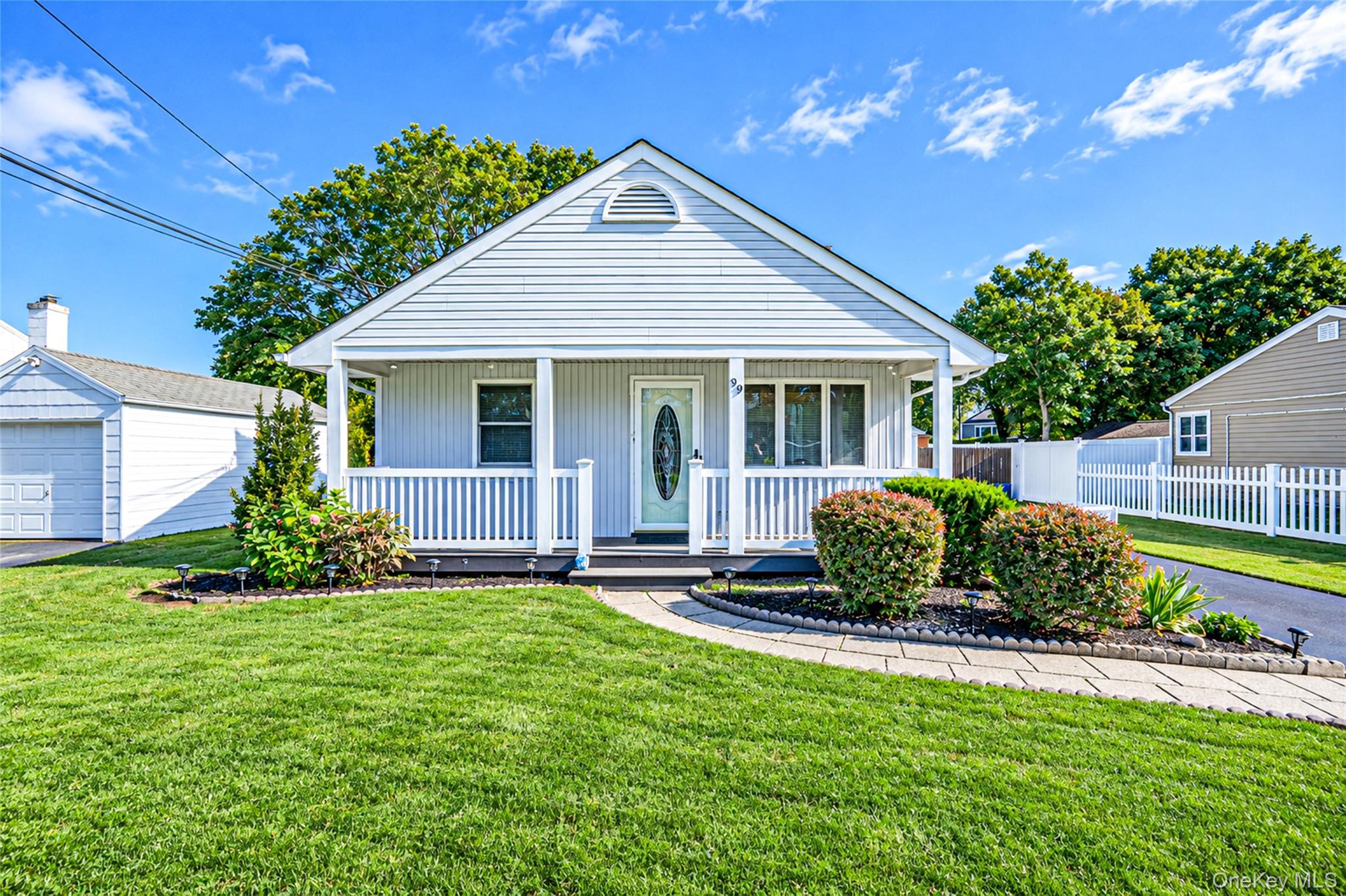 99 Cherubina Lane, North Babylon