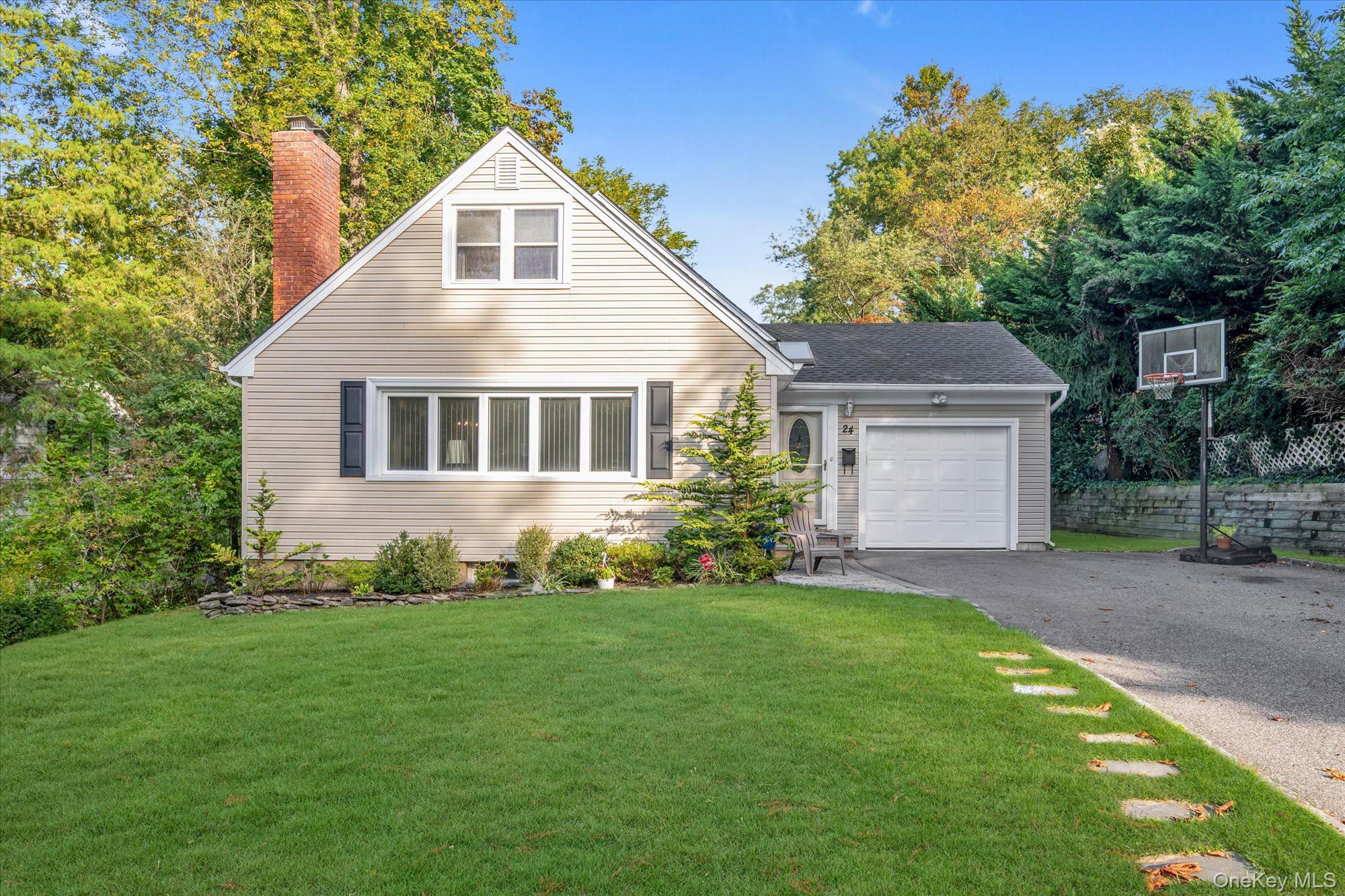 24 Summit Road, Port Washington