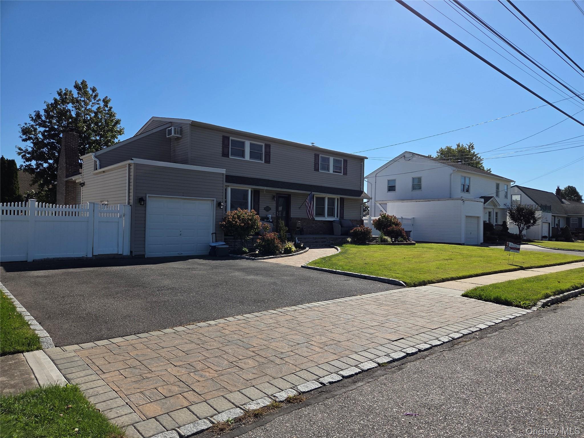 609 Alwick Avenue, West Islip