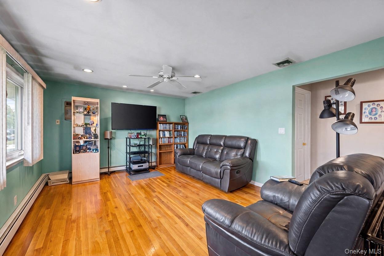 3866 Drake Street — photo 16