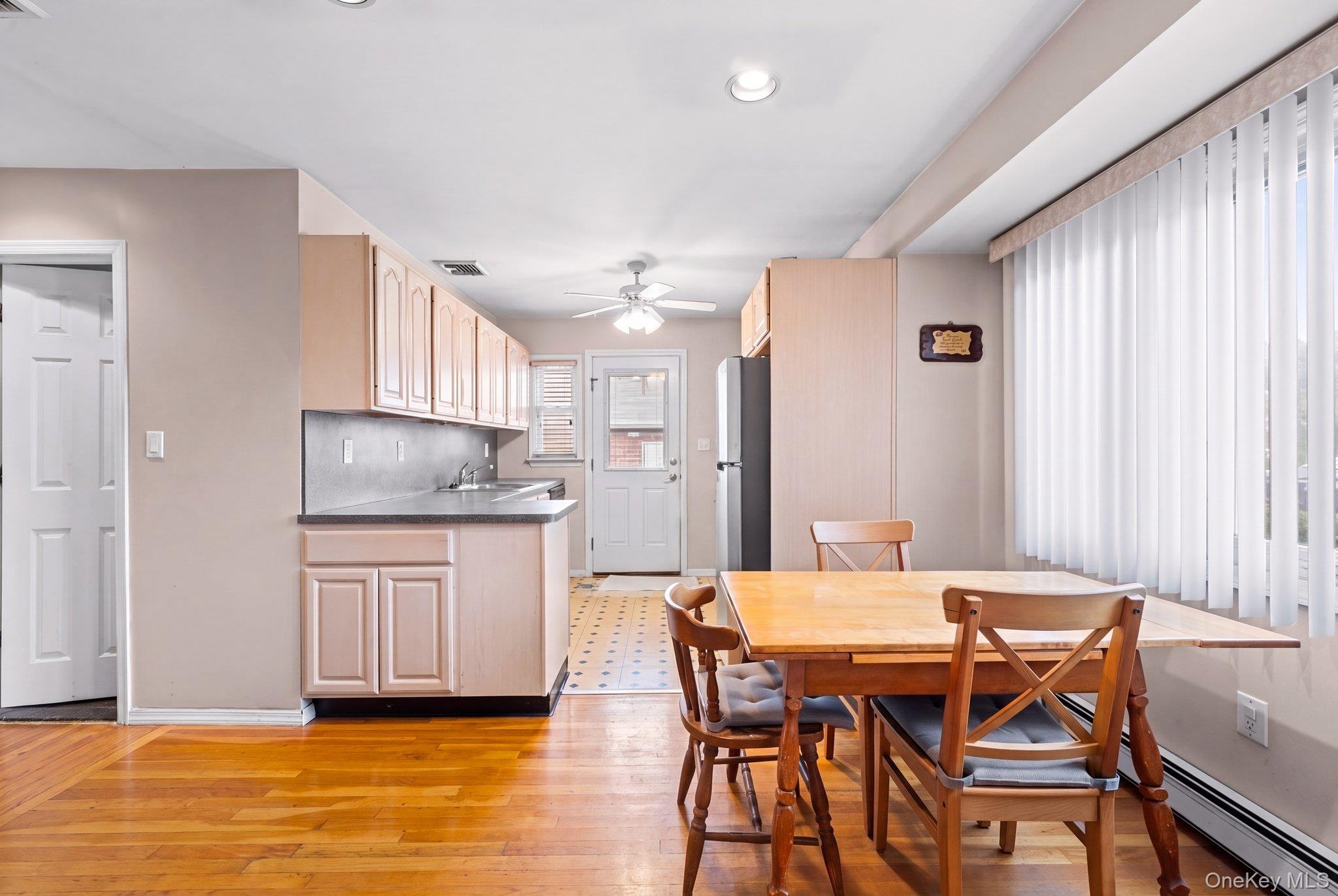 3866 Drake Street — photo 20