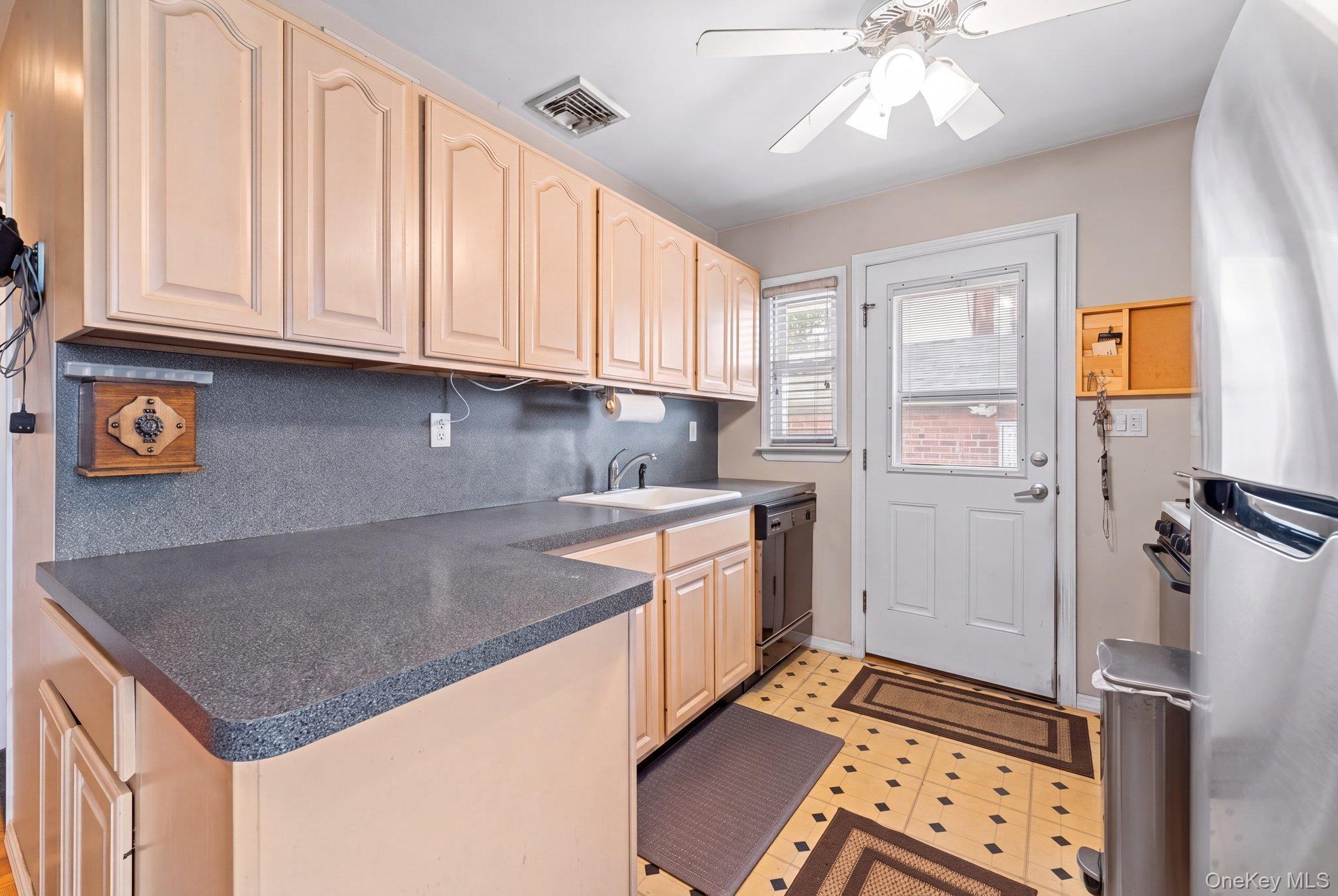 3866 Drake Street — photo 22