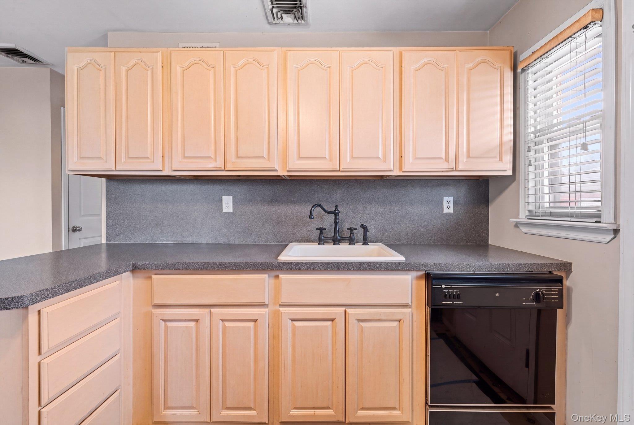 3866 Drake Street — photo 23