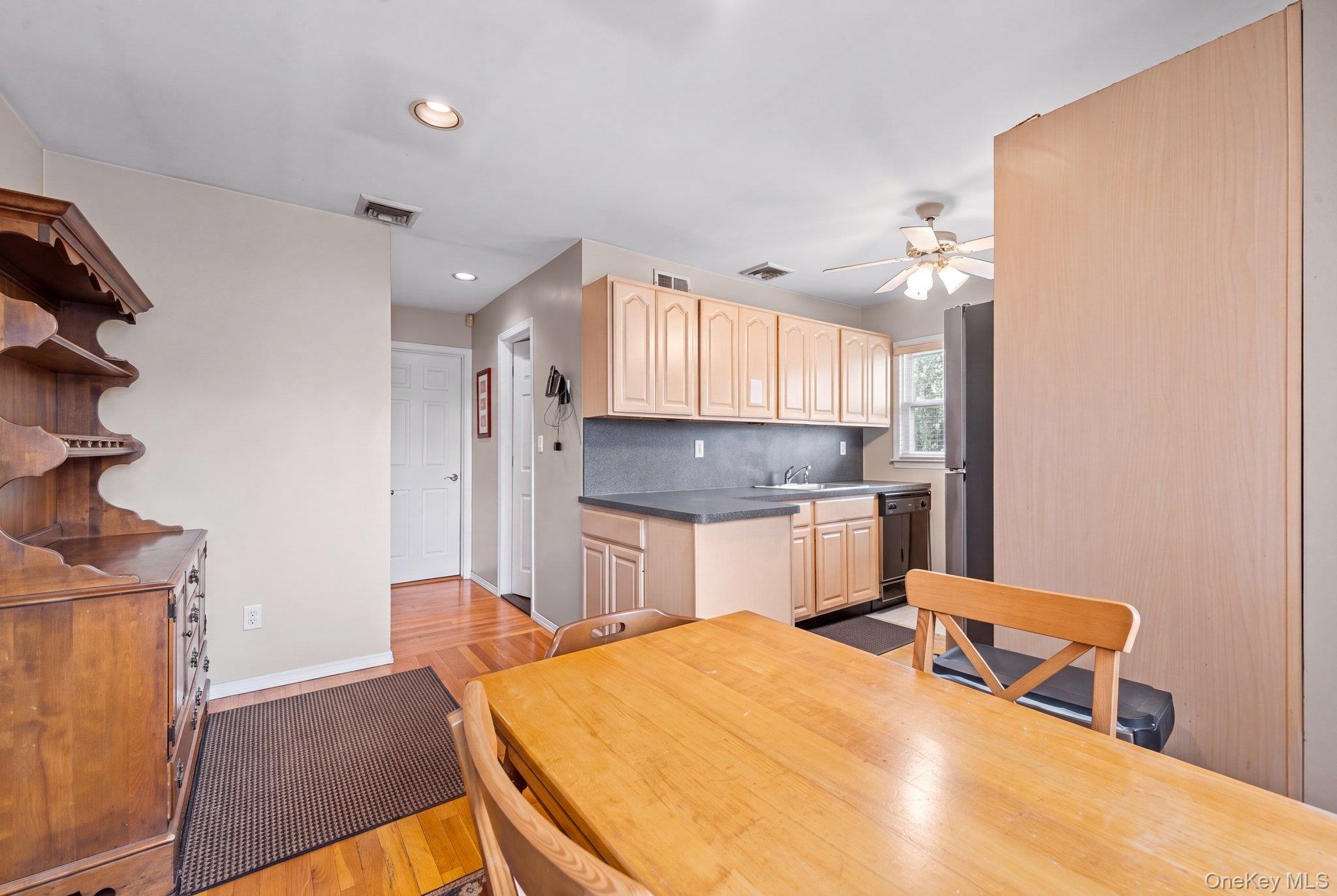 3866 Drake Street — photo 26