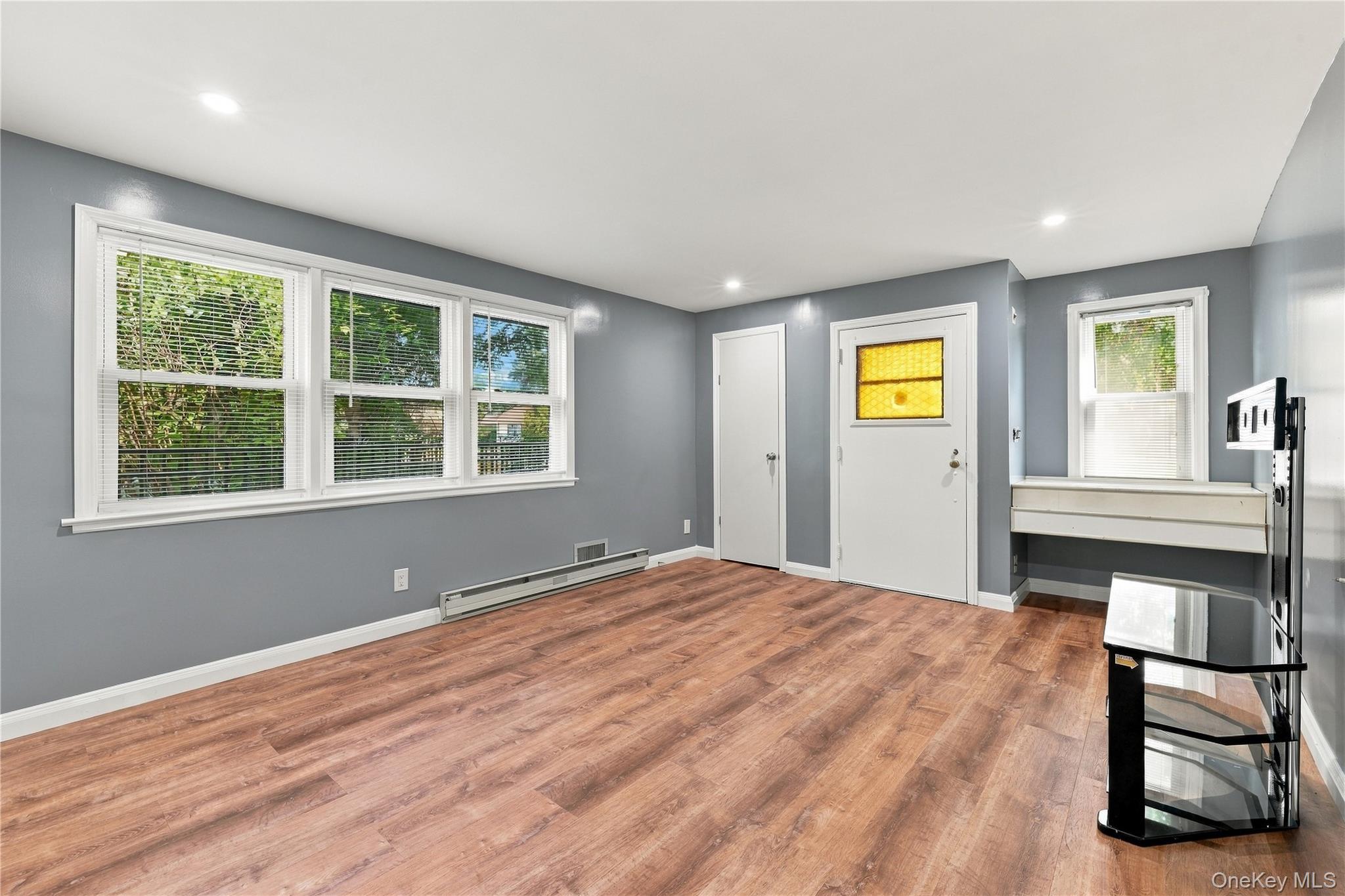 201 Hempstead Avenue — photo 15