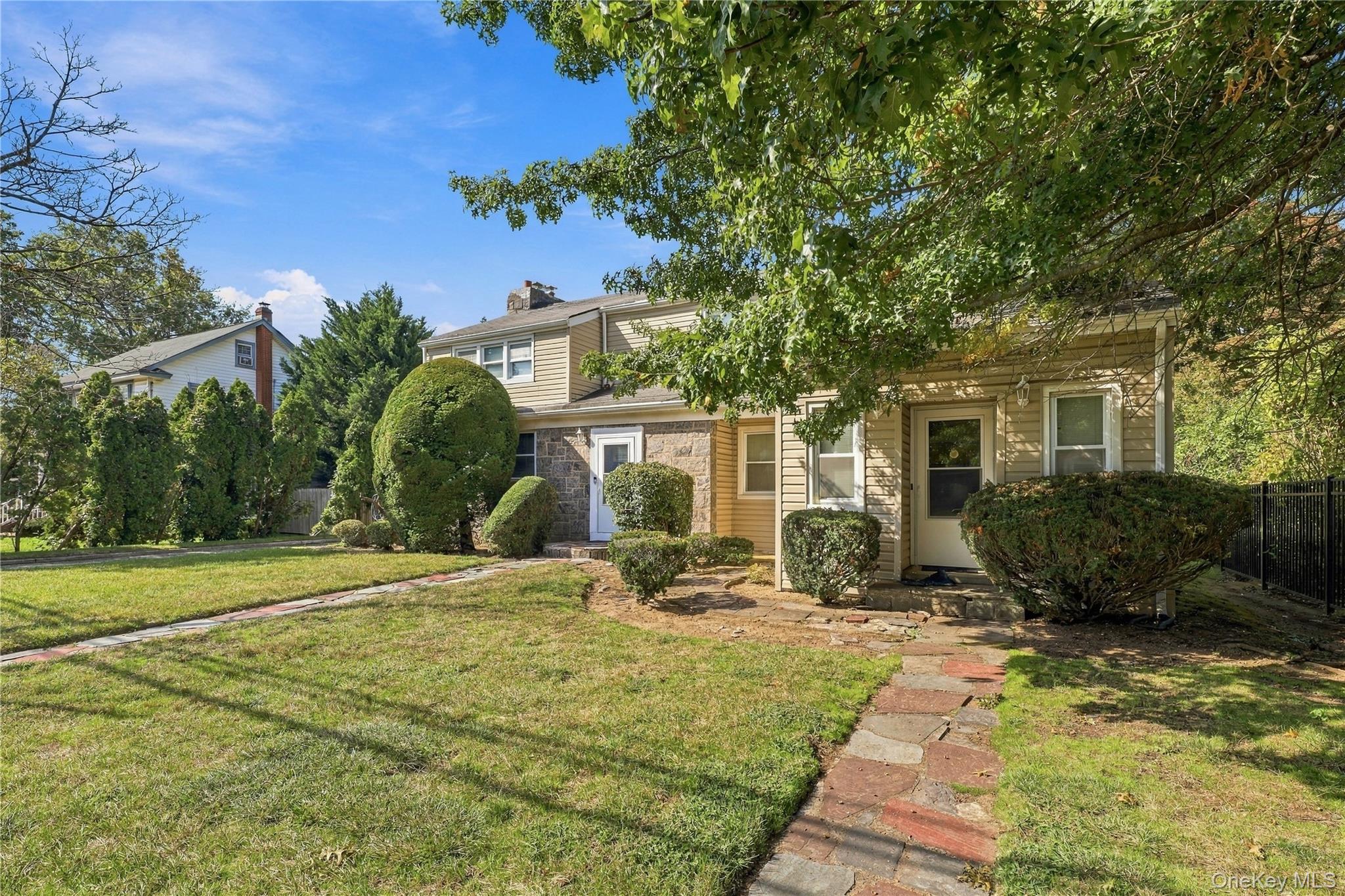 201 Hempstead Avenue — photo 3