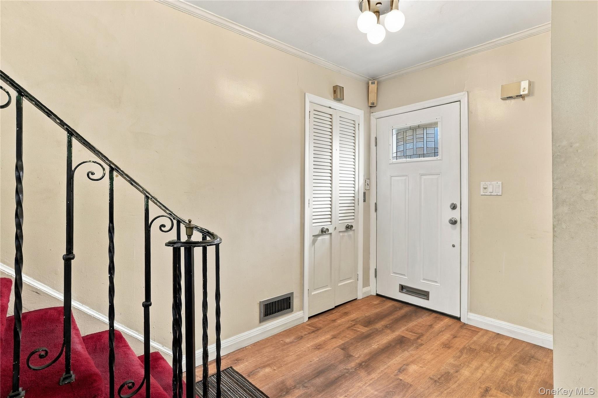 201 Hempstead Avenue — photo 4