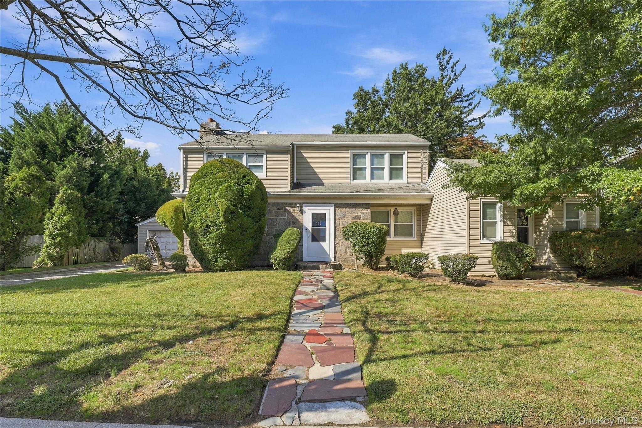 201 Hempstead Avenue, Malverne
