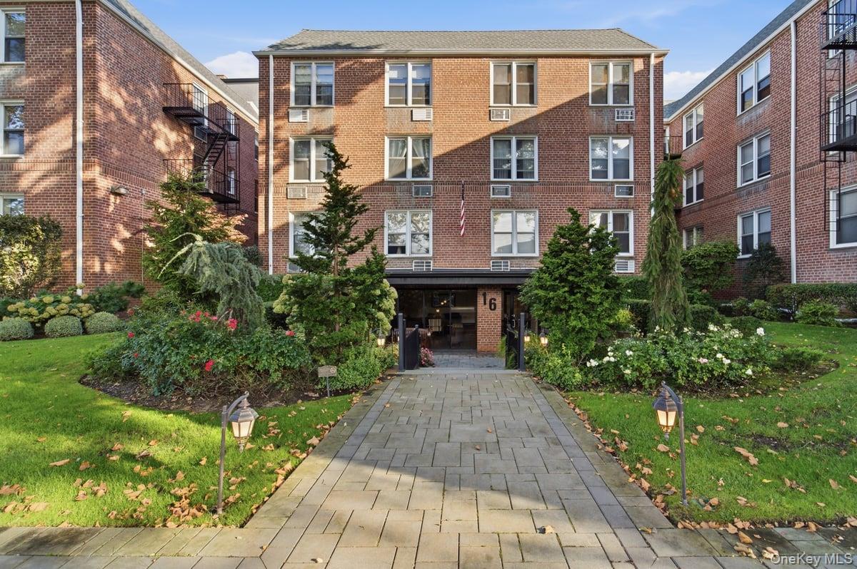 16 Main Street #2Y, East Rockaway
