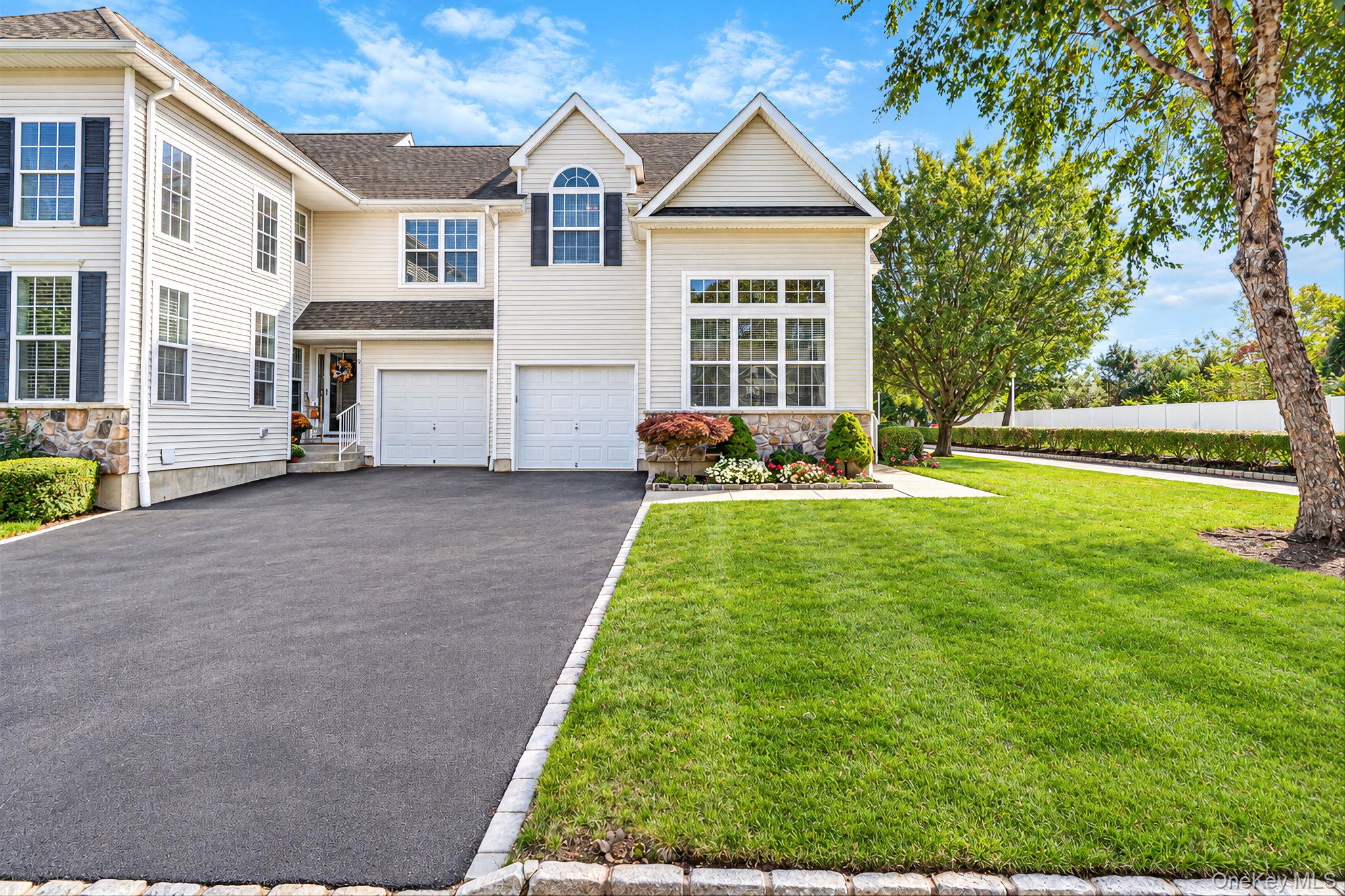 1 Grand Canyon Court, Bohemia