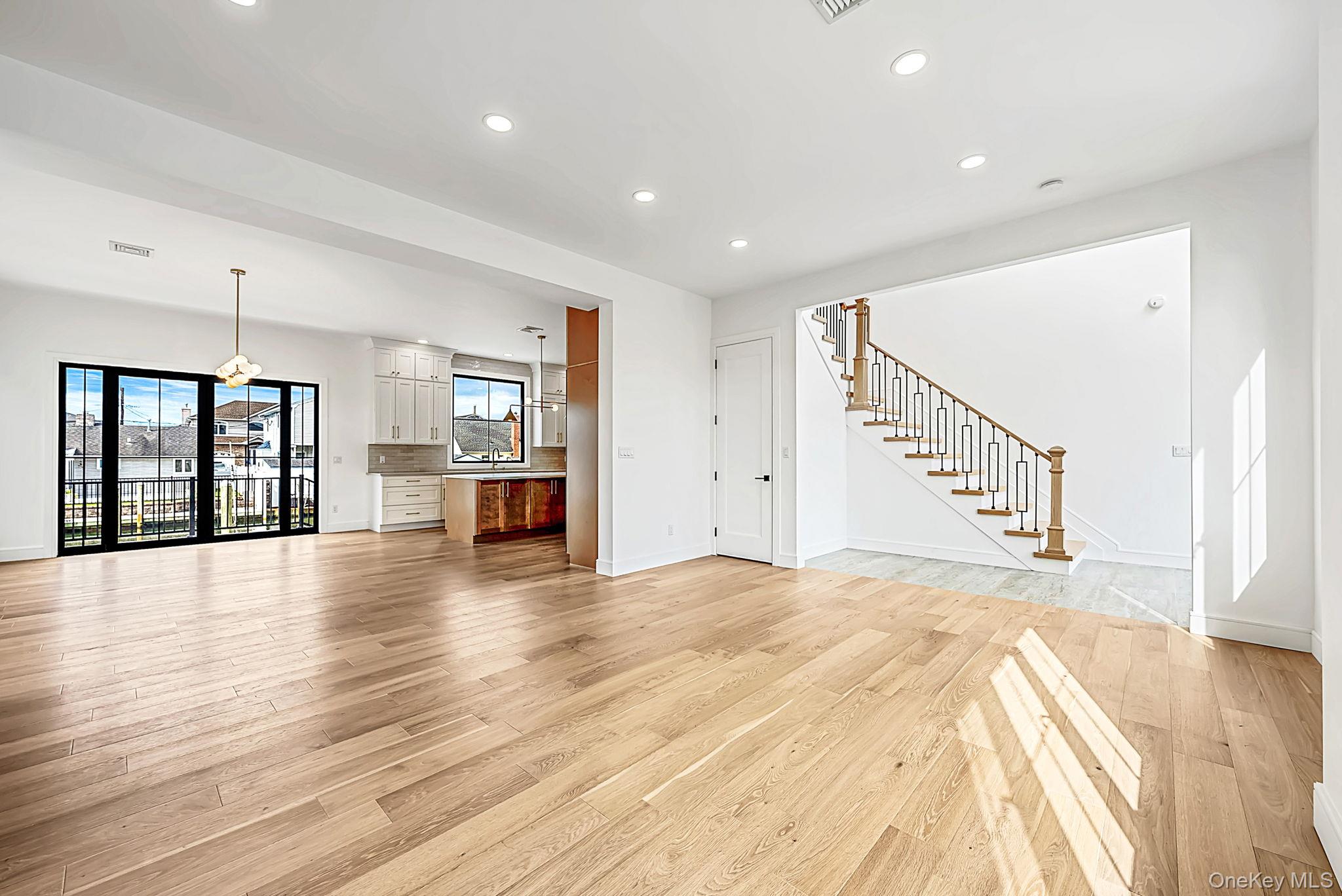 24 Midway Street — photo 7