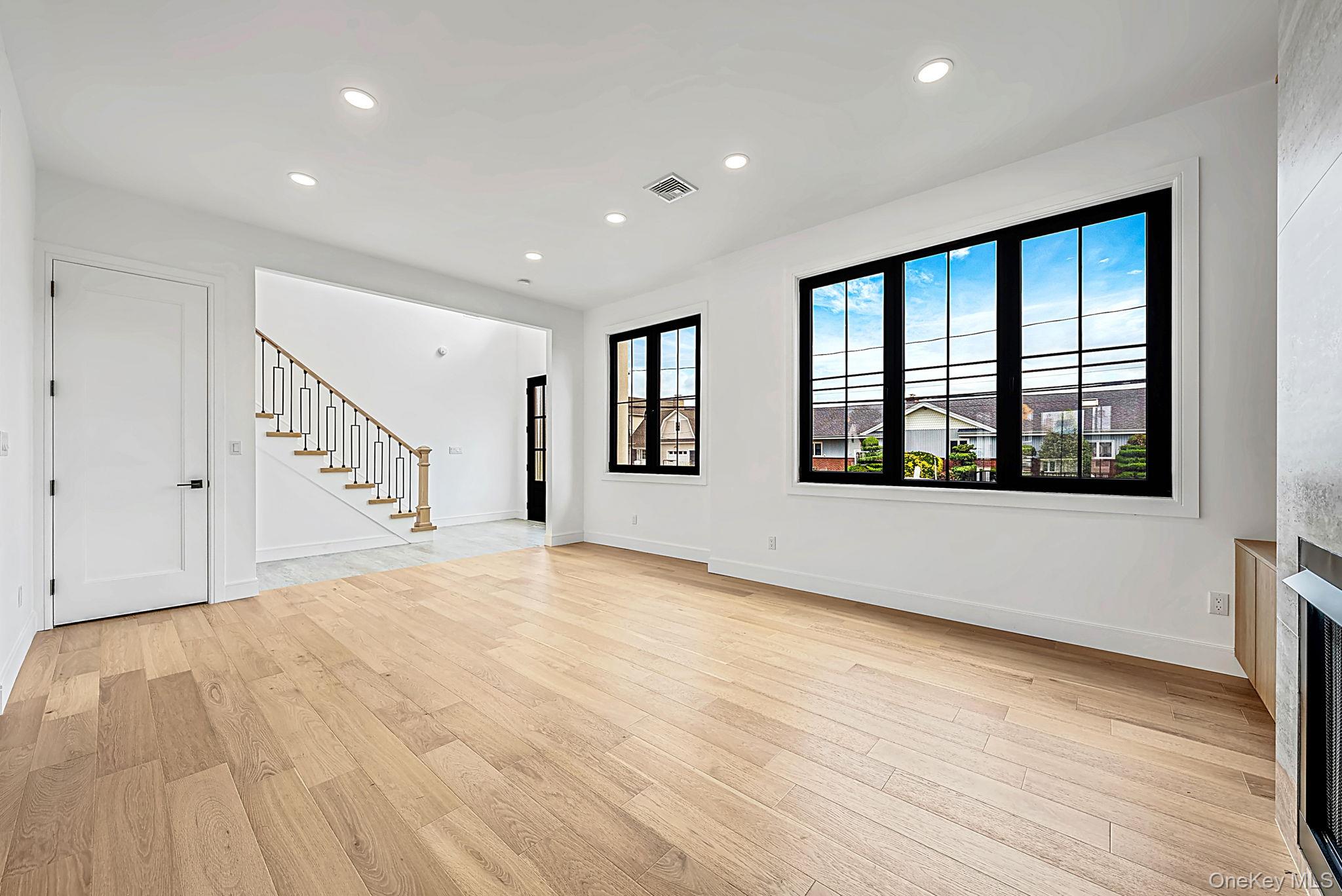 24 Midway Street — photo 8