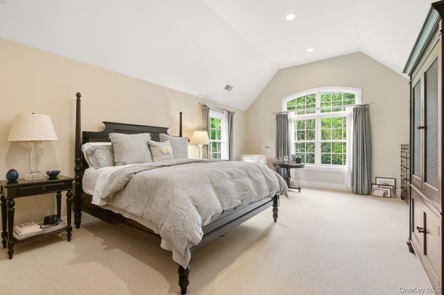 8 Fiddlers Green Drive — photo 17