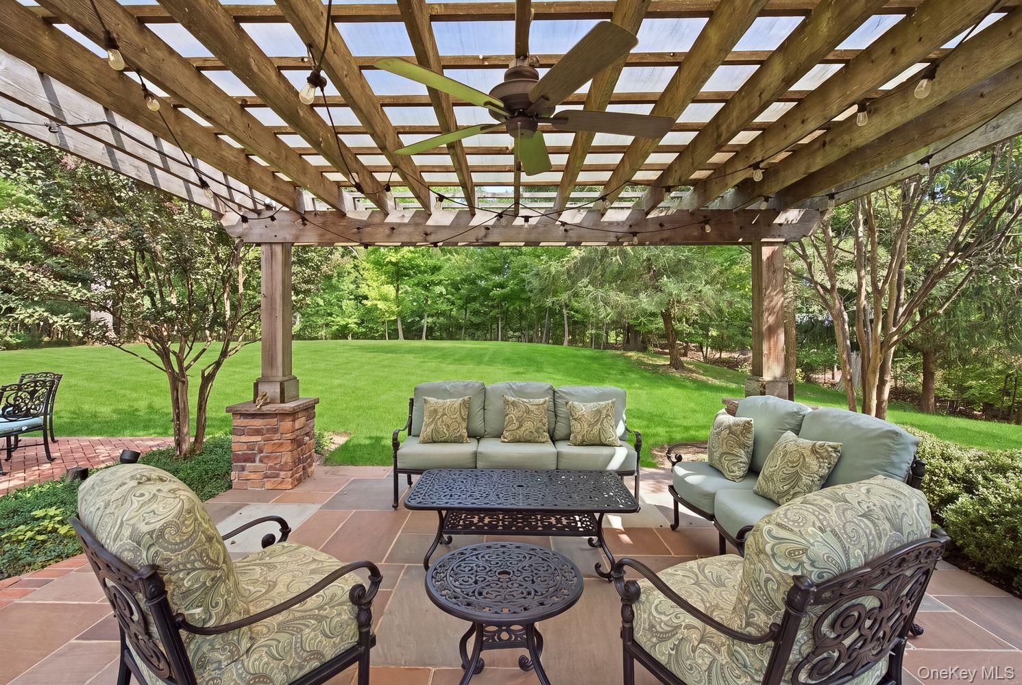 8 Fiddlers Green Drive — photo 23