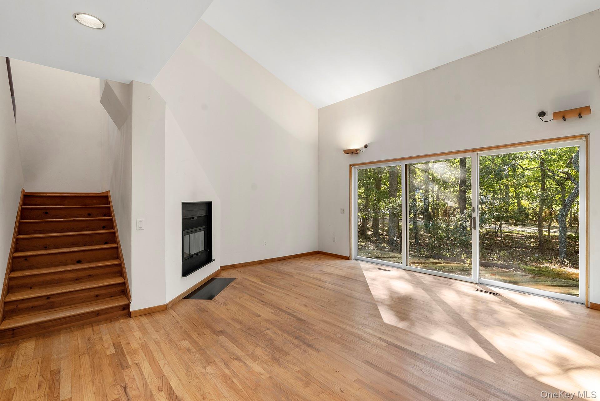 2 Boulder Lane — photo 3