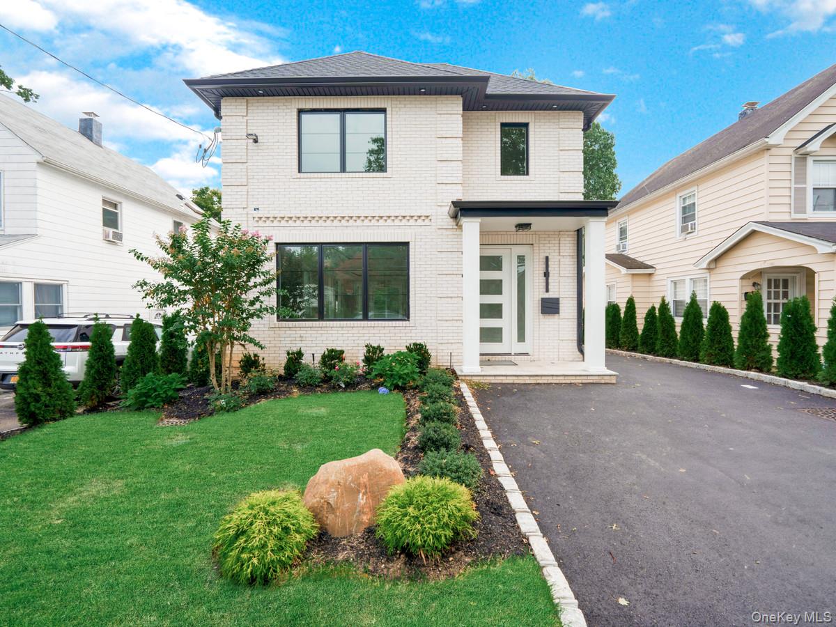 7 Floyd Place, Great Neck