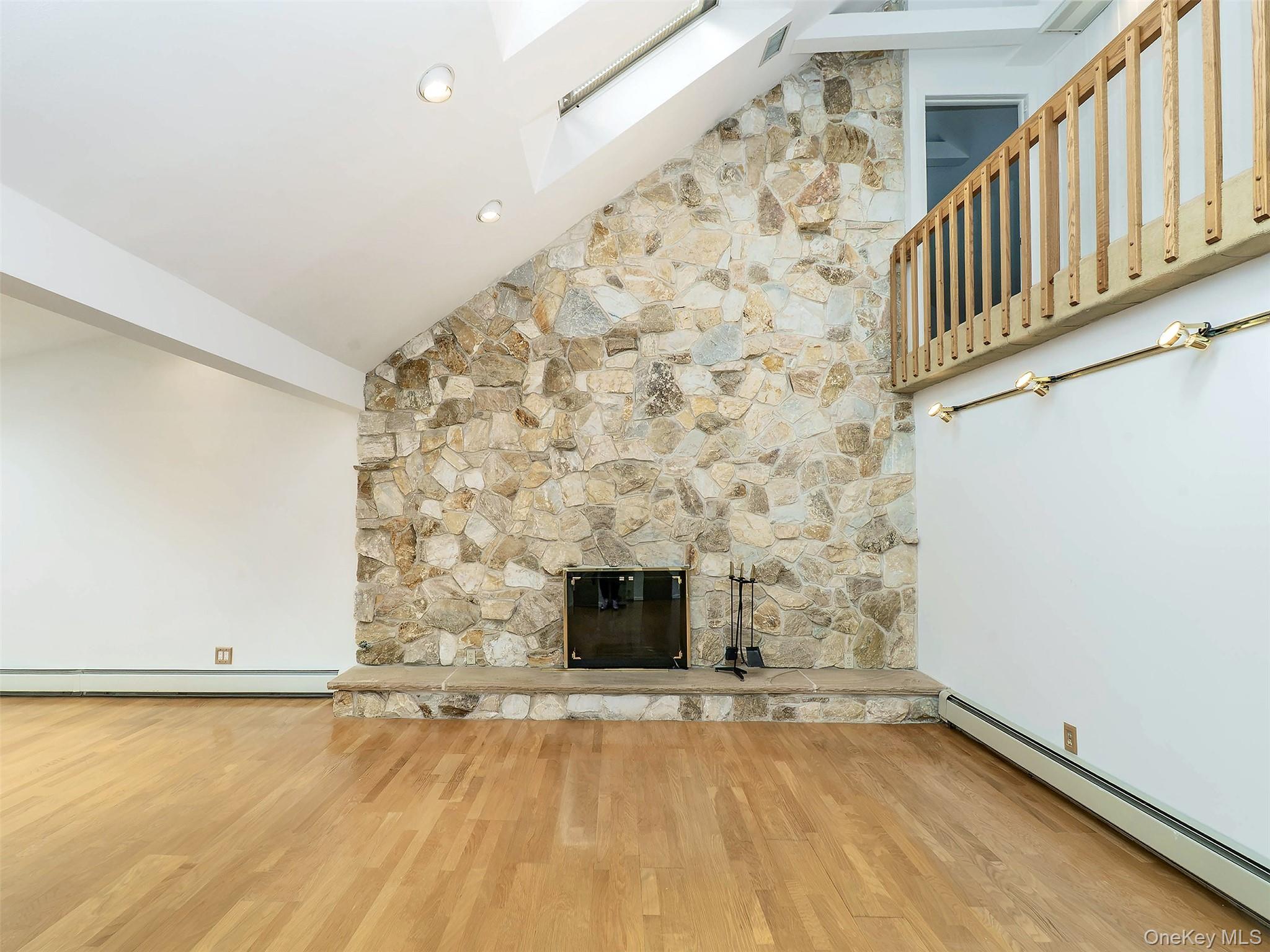24 Downing Avenue — photo 8